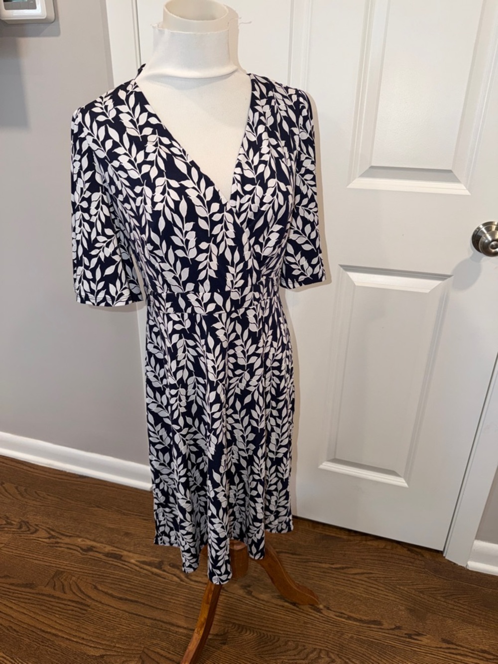 Jessica Howard Navy and White Leaf-Print Midi Wrap Dress